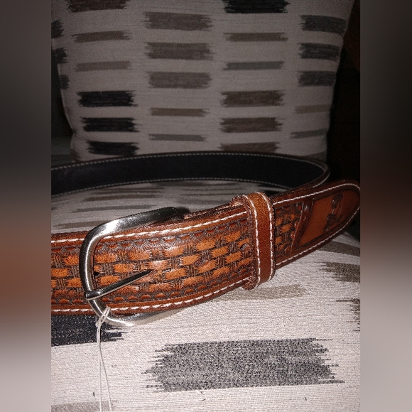 Handcrafted Genuine Leather Belt - Picture 1 of 3